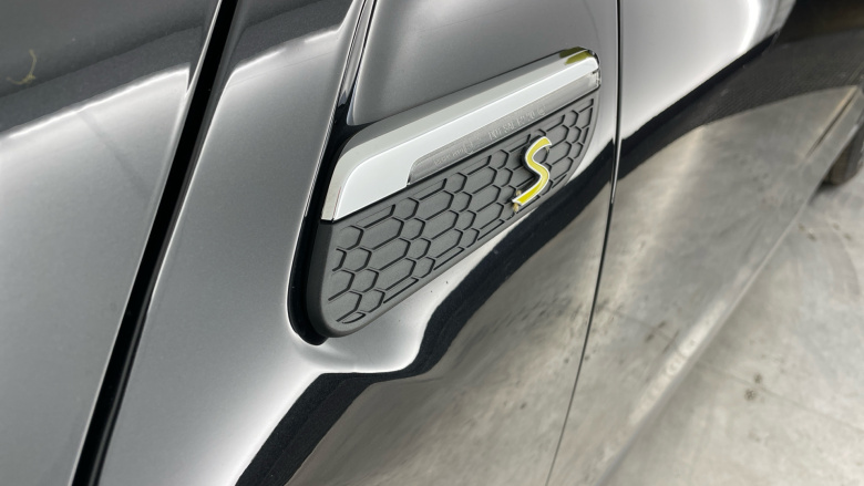 MINI Hatchback 135kW Cooper S Level 2 33kWh 3dr Auto Electric Hatchback